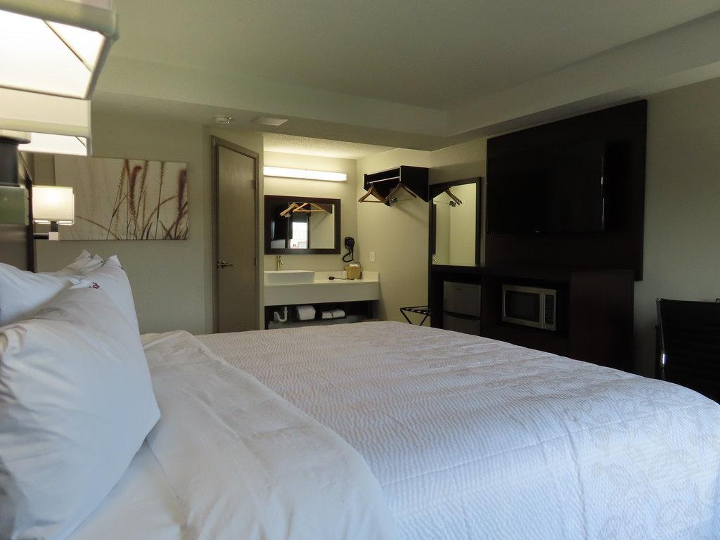 Red Roof Plus+ & Suites Ері Екстер'єр фото