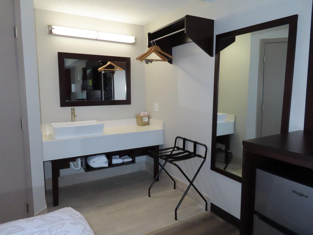 Red Roof Plus+ & Suites Ері Екстер'єр фото