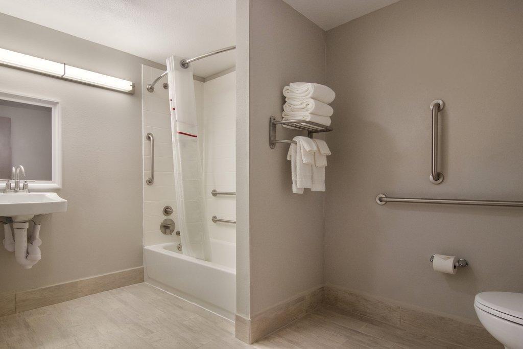 Red Roof Plus+ & Suites Ері Екстер'єр фото
